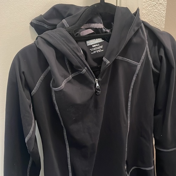 Women’s hoodie Super soft ! Bought from Costco - Picture 4 of 4